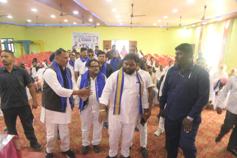 प्रबुद्ध जनसभा में लखीमपुर खीरी पहुचें राष्ट्रीय अध्यक्ष अमर चौधरी जी