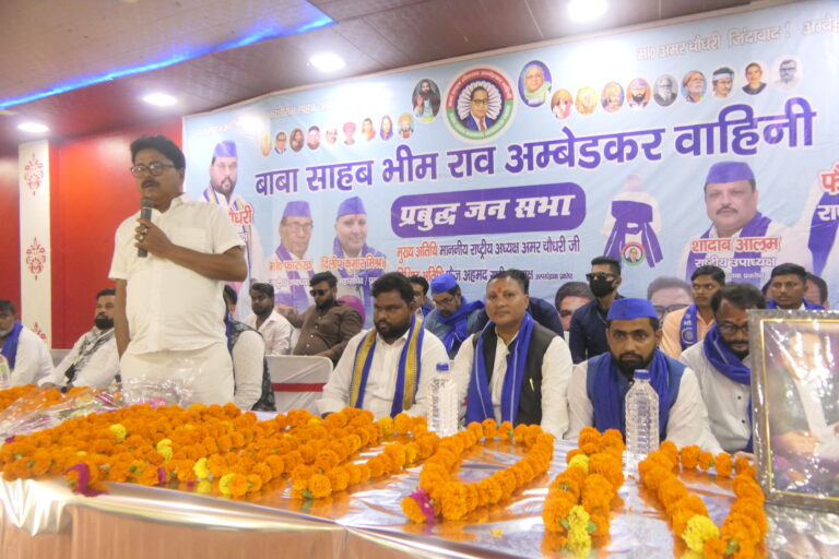 प्रबुद्ध जनसभा में राष्ट्रीय अध्यक्ष अमर चौधरी जी के साथ राष्ट्रीय महासचिव  दिलीप कुमार मिश्रा जी