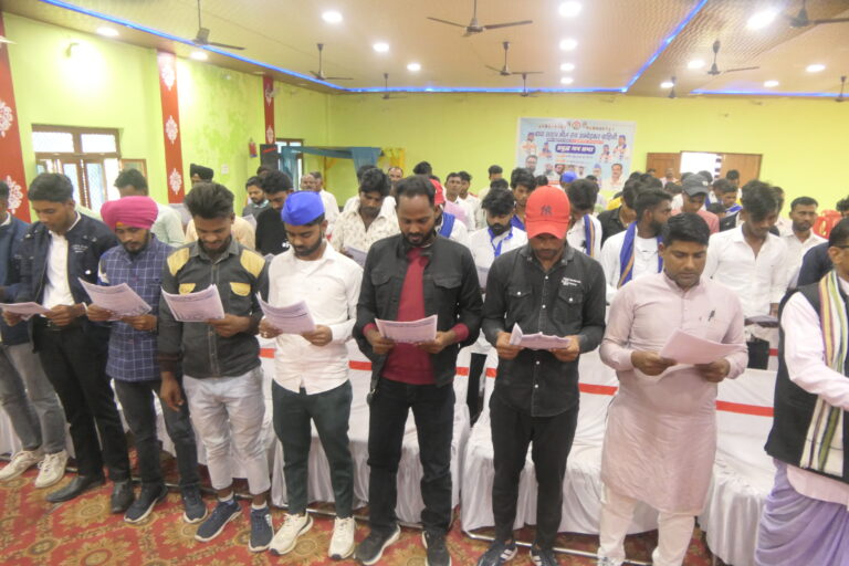 प्रबुद्ध जनसभा में संविधान उद्देशिका की शपथ दिलाई गई
