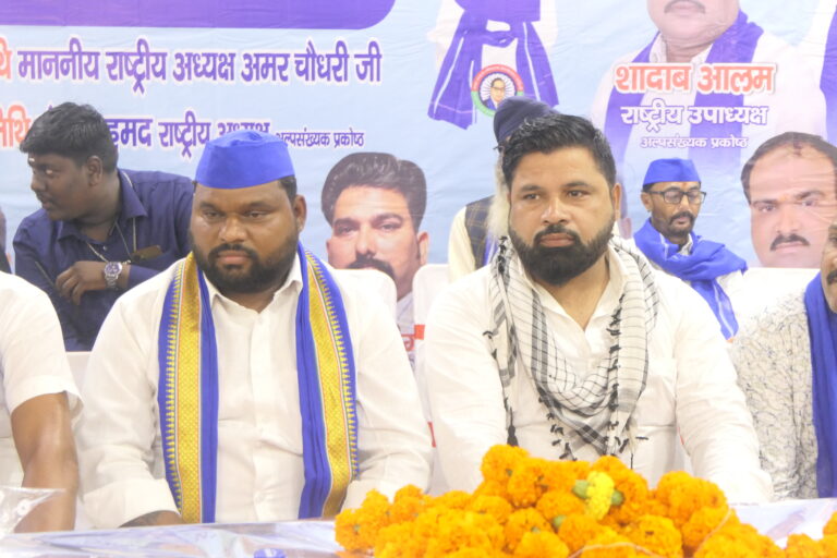 प्रबुद्ध जनसभा में राष्ट्रीय अध्यक्ष जी के साथ प्रदेश अध्यक्ष अल्पसंख्यक प्रकोष्ठ रौशन अली ज़ैदी